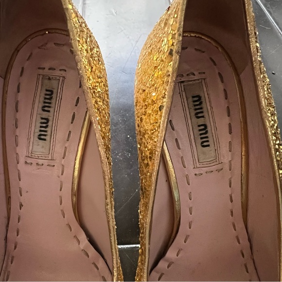 Miu Miu Vintage Fall 2011 Gold Glitter Curve Heeled Pumps - Picture 6 of 12